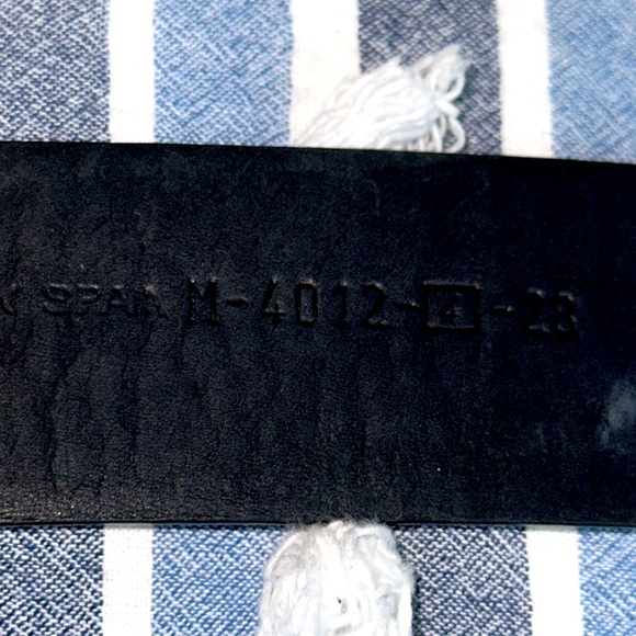 Black made in Spain suede belt silver tone buckle numbered size 28 - Picture 15 of 16